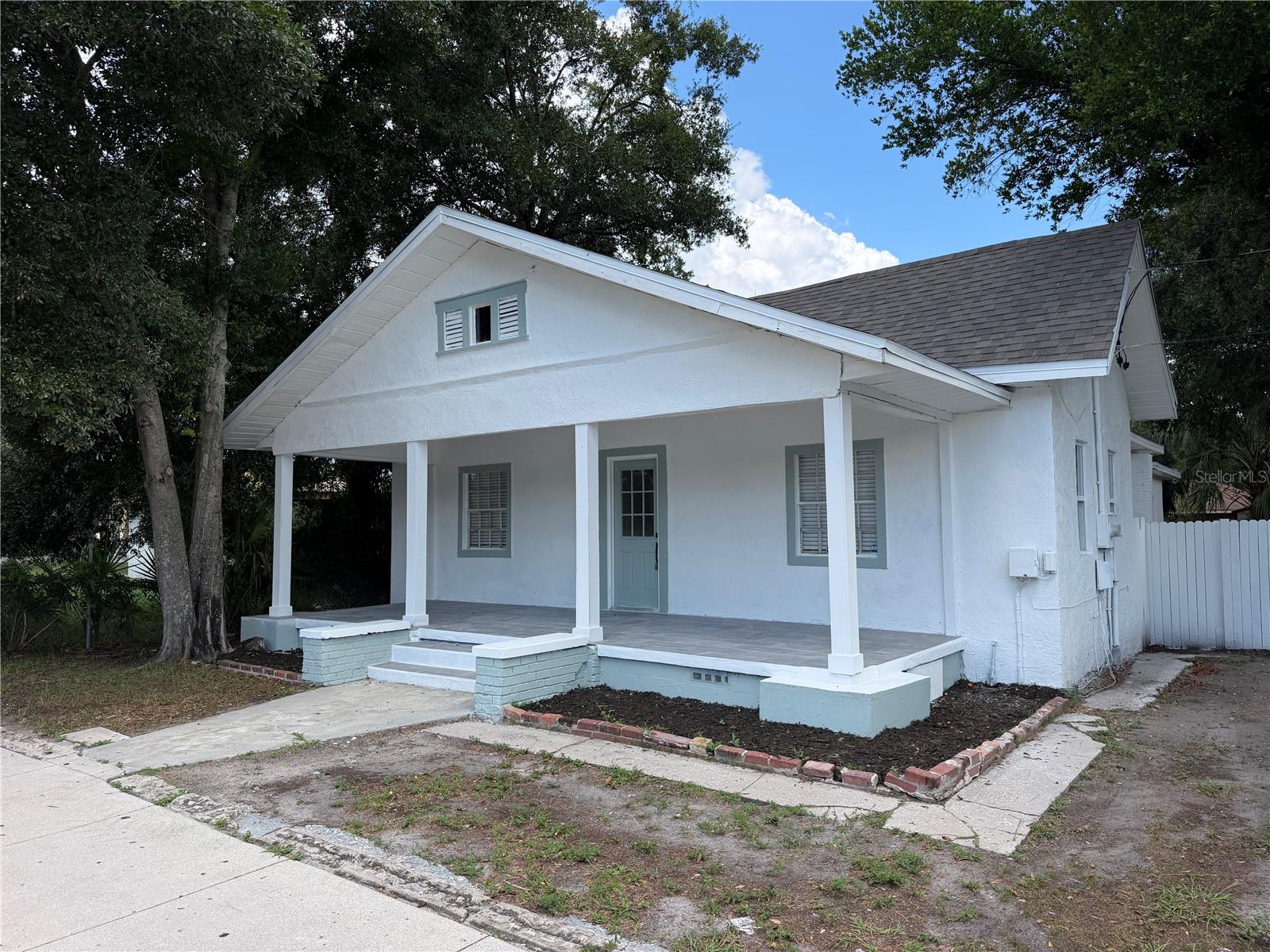 2604 E LAKE AVE — photo 2