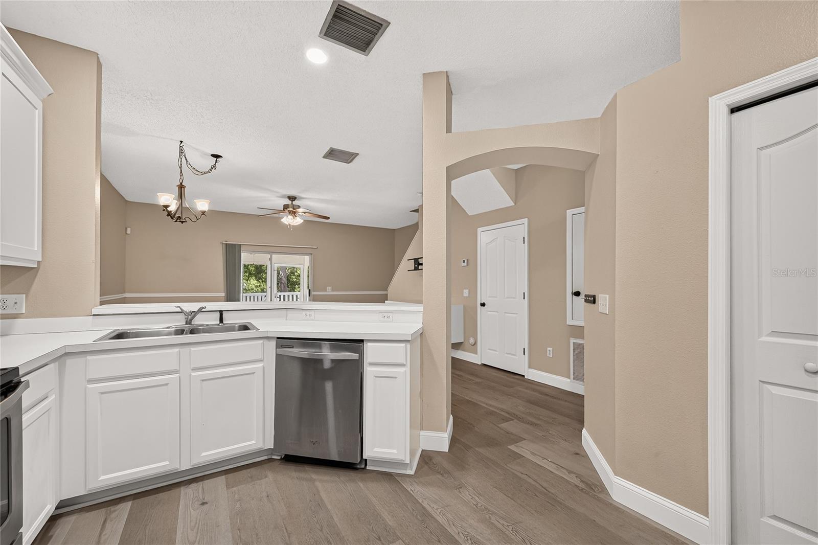 4319 DEERMONT CIR — photo 6