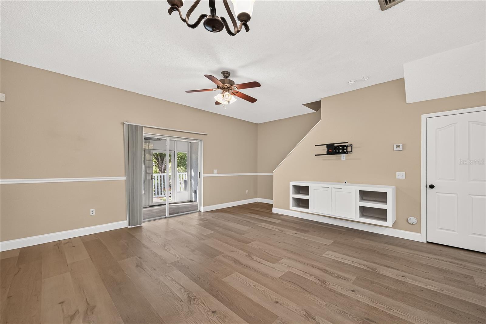 4319 DEERMONT CIR — photo 8