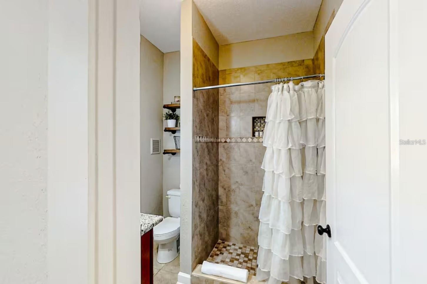 510 E AMELIA AVE — photo 12