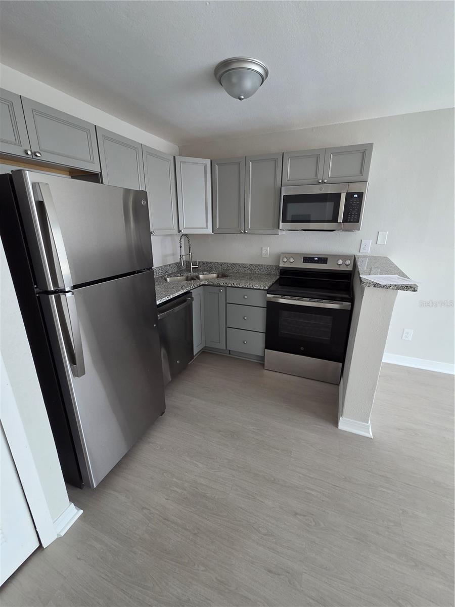 4704 WALDEN CIR #32 — photo 4