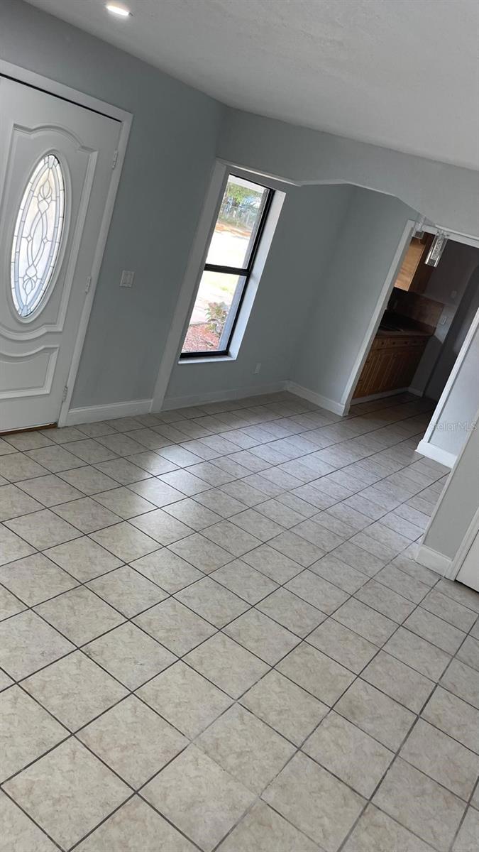 6524 LA MESA CIR — photo 2