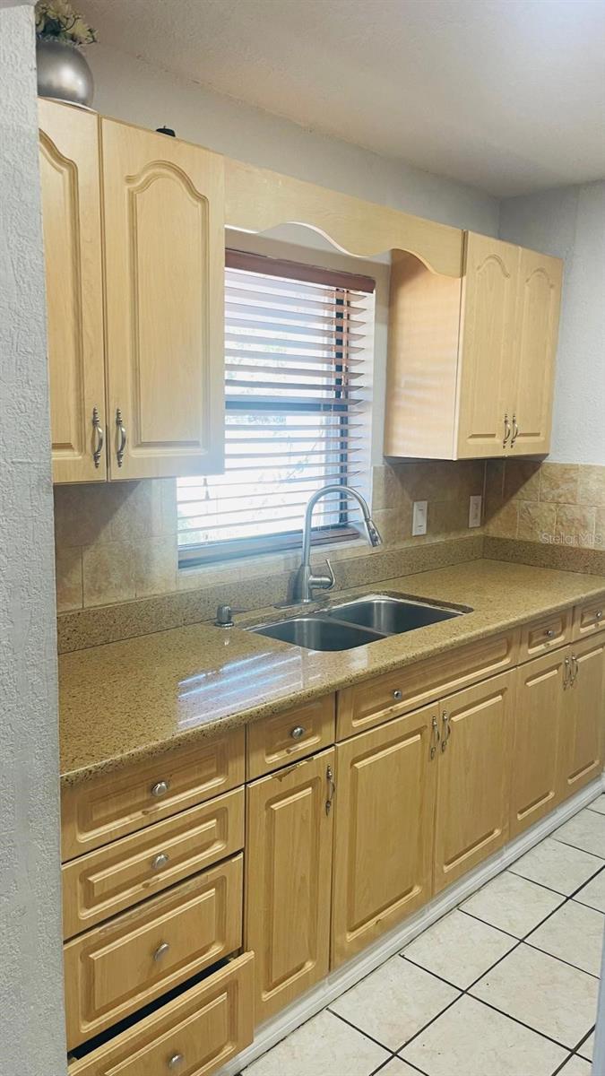 6524 LA MESA CIR — photo 7