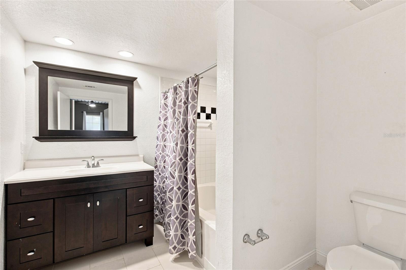 2410 W AZEELE ST #216 — photo 12