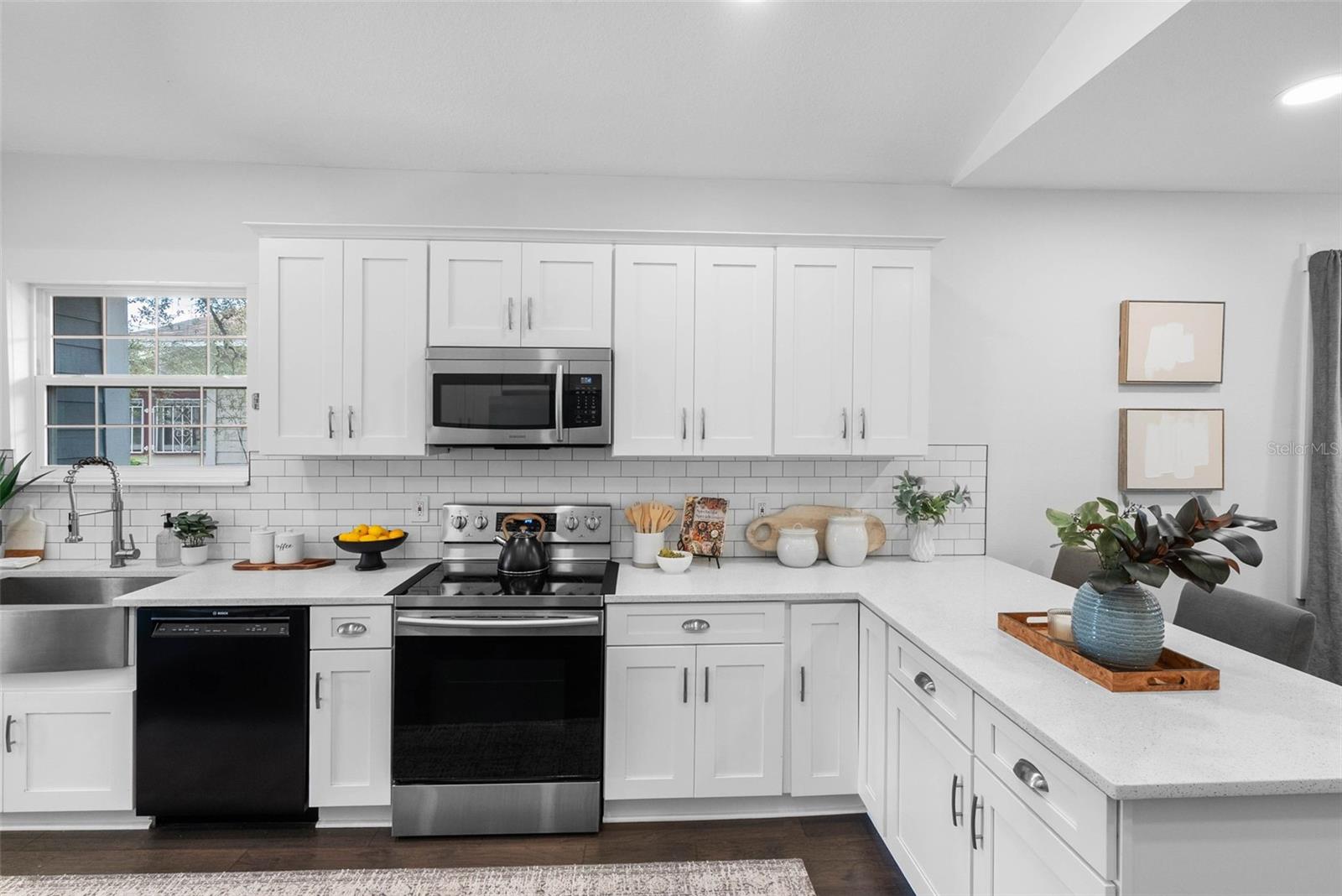 415 W AMELIA AVE — photo 11