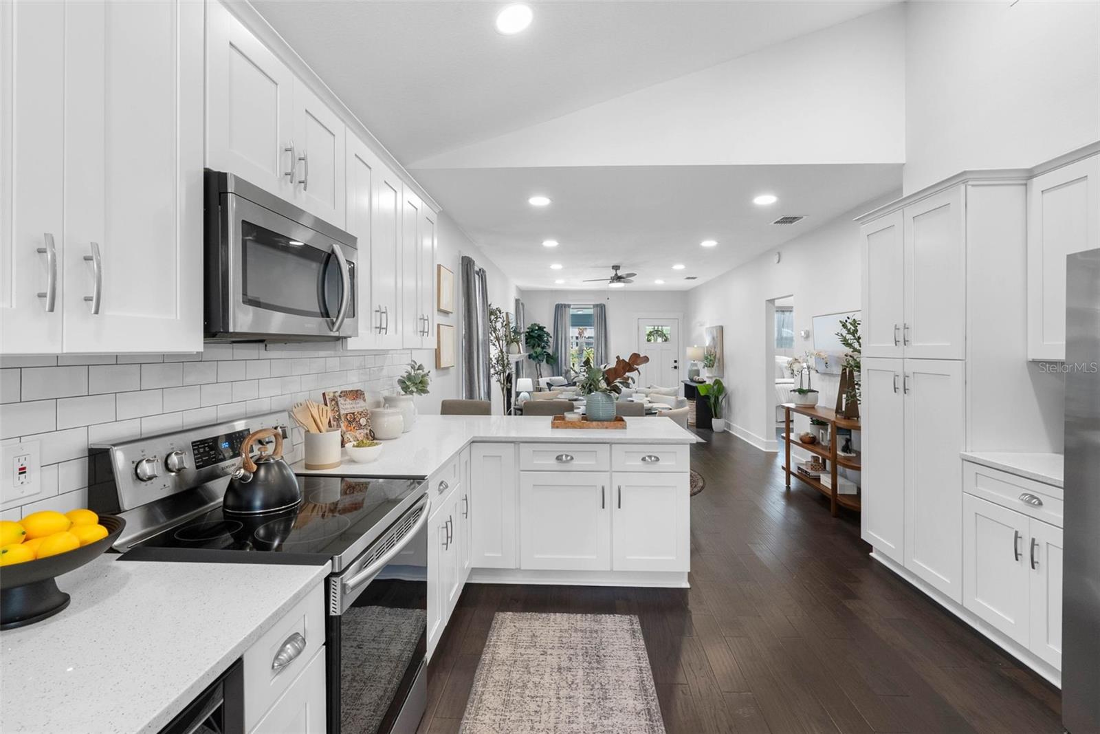 415 W AMELIA AVE — photo 3
