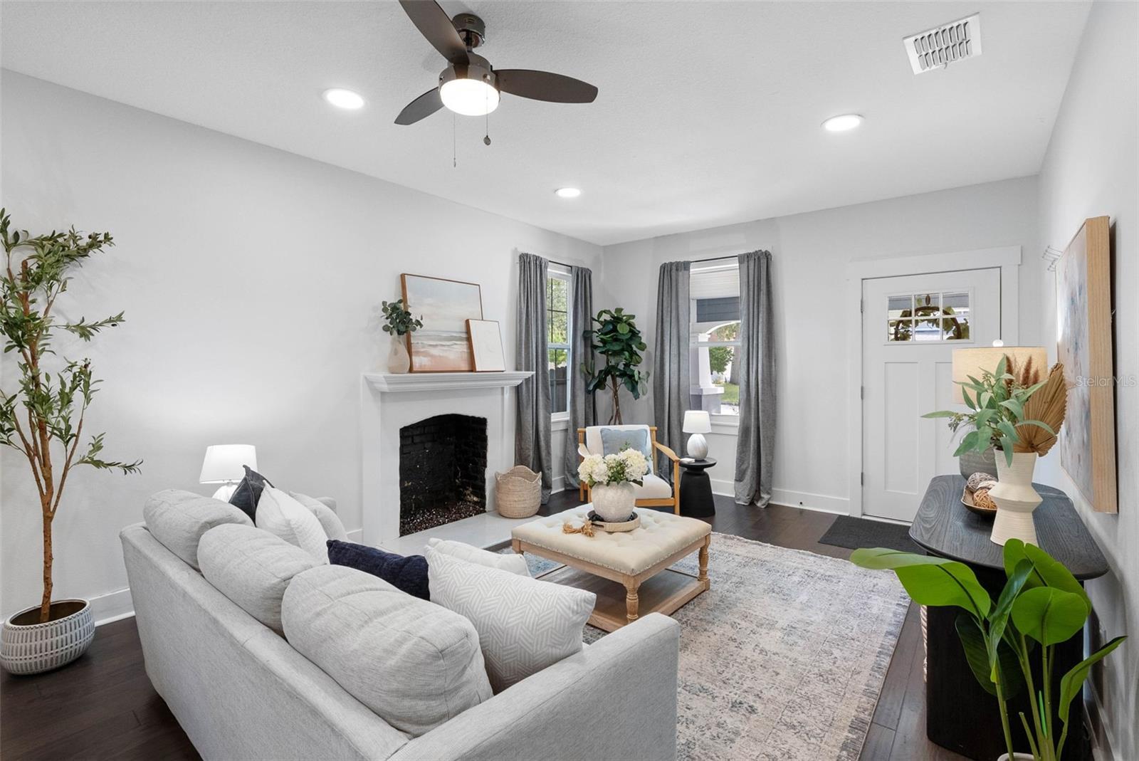 415 W AMELIA AVE — photo 4