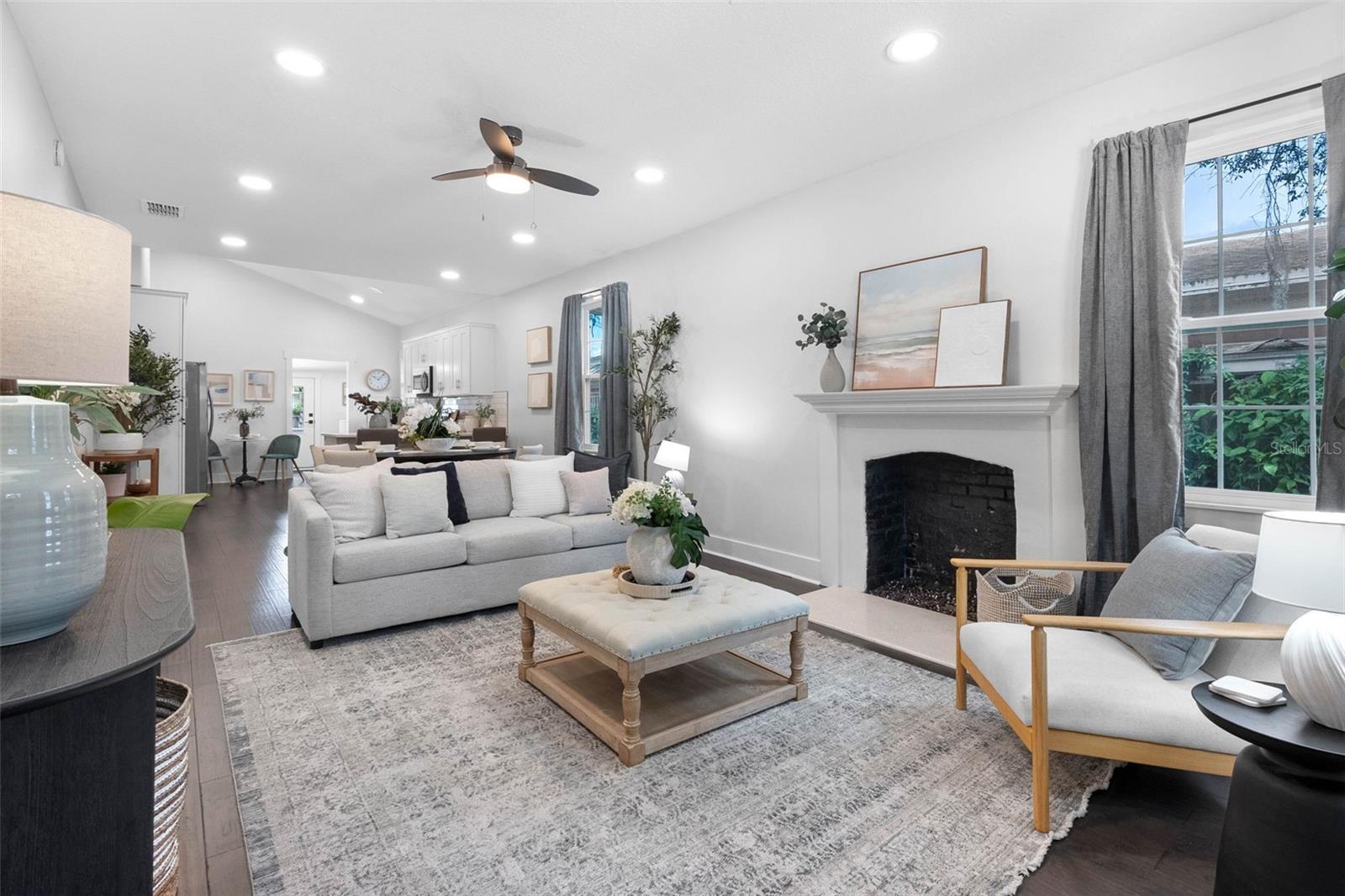415 W AMELIA AVE — photo 6