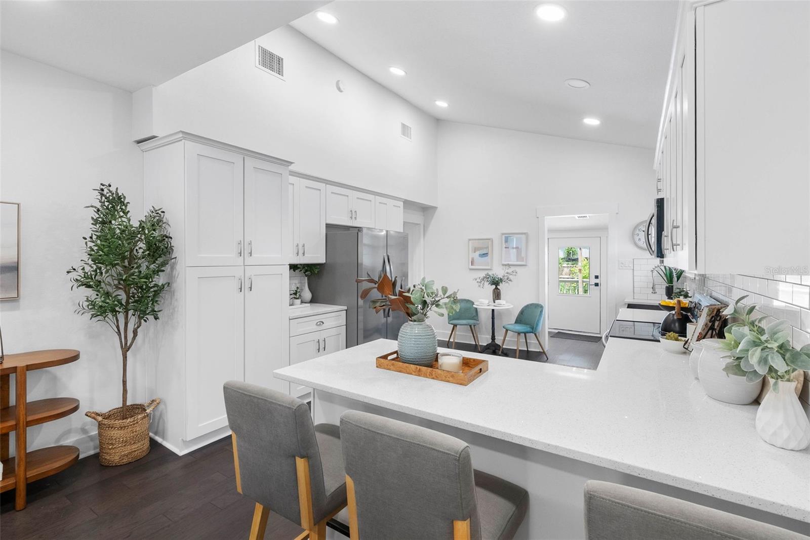 415 W AMELIA AVE — photo 10