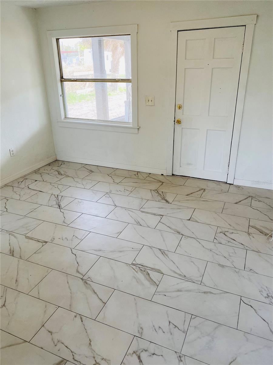 920 E SENECA AVE — photo 8