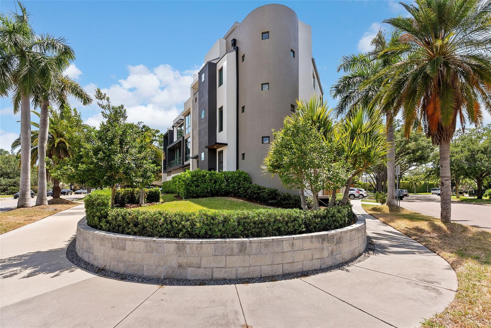 92 W DAVIS BLVD — photo 3