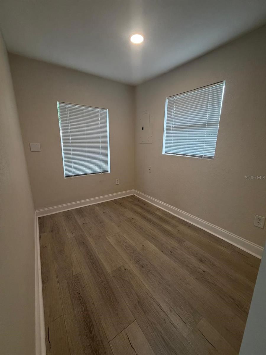 8424 N HIGHLAND AVE — photo 4
