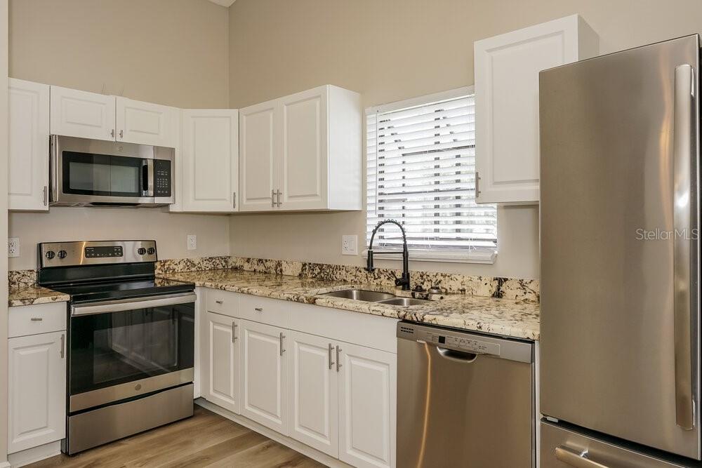 634 MONROE HARBOR PL — photo 8