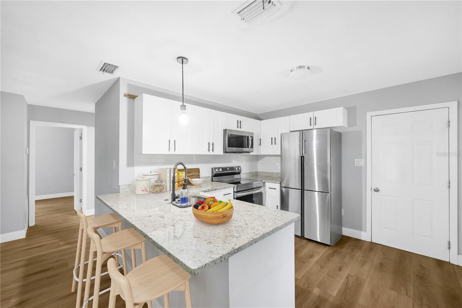 2626 E CHELSEA ST — photo 2