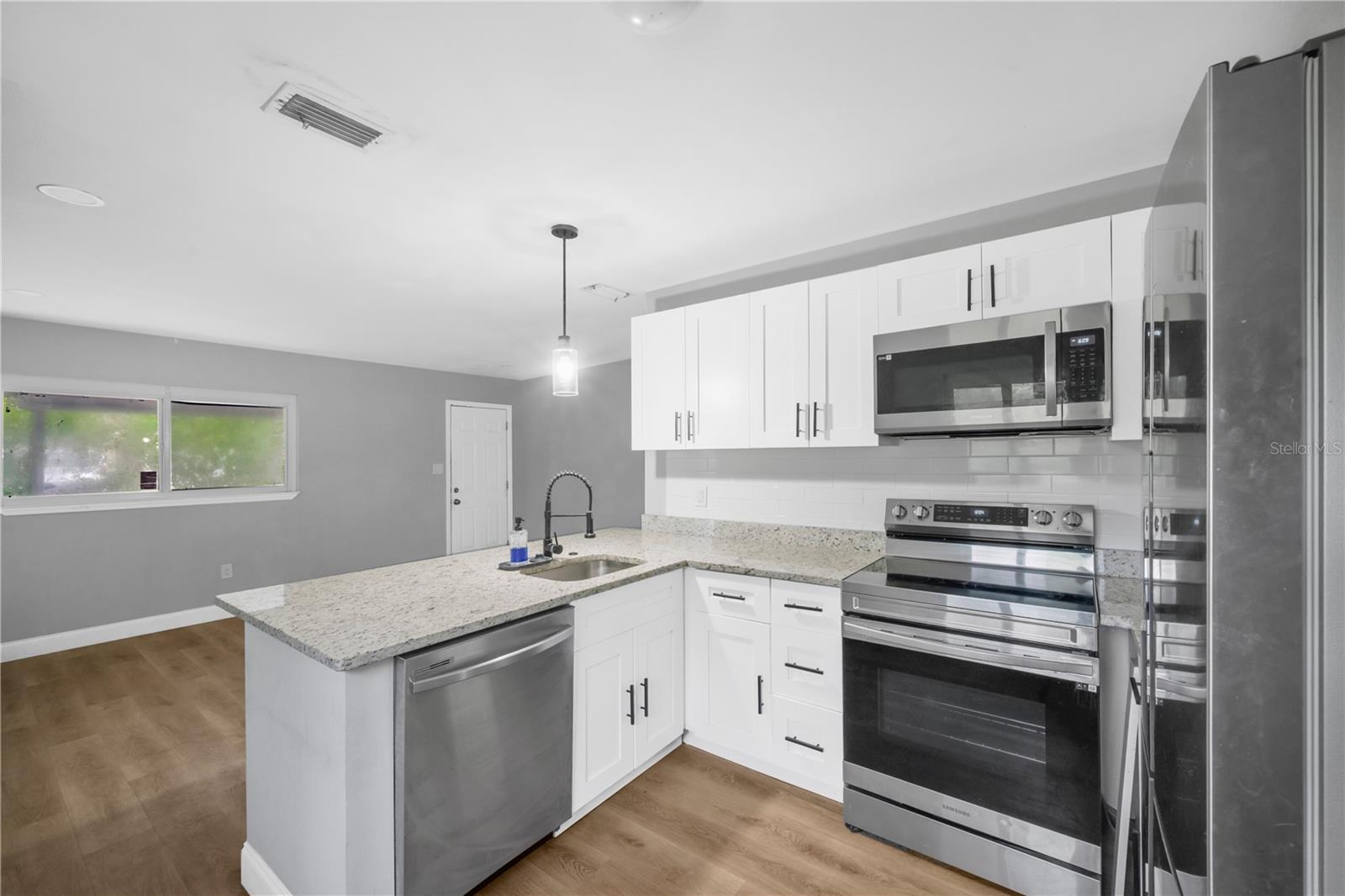 2626 E CHELSEA ST — photo 3
