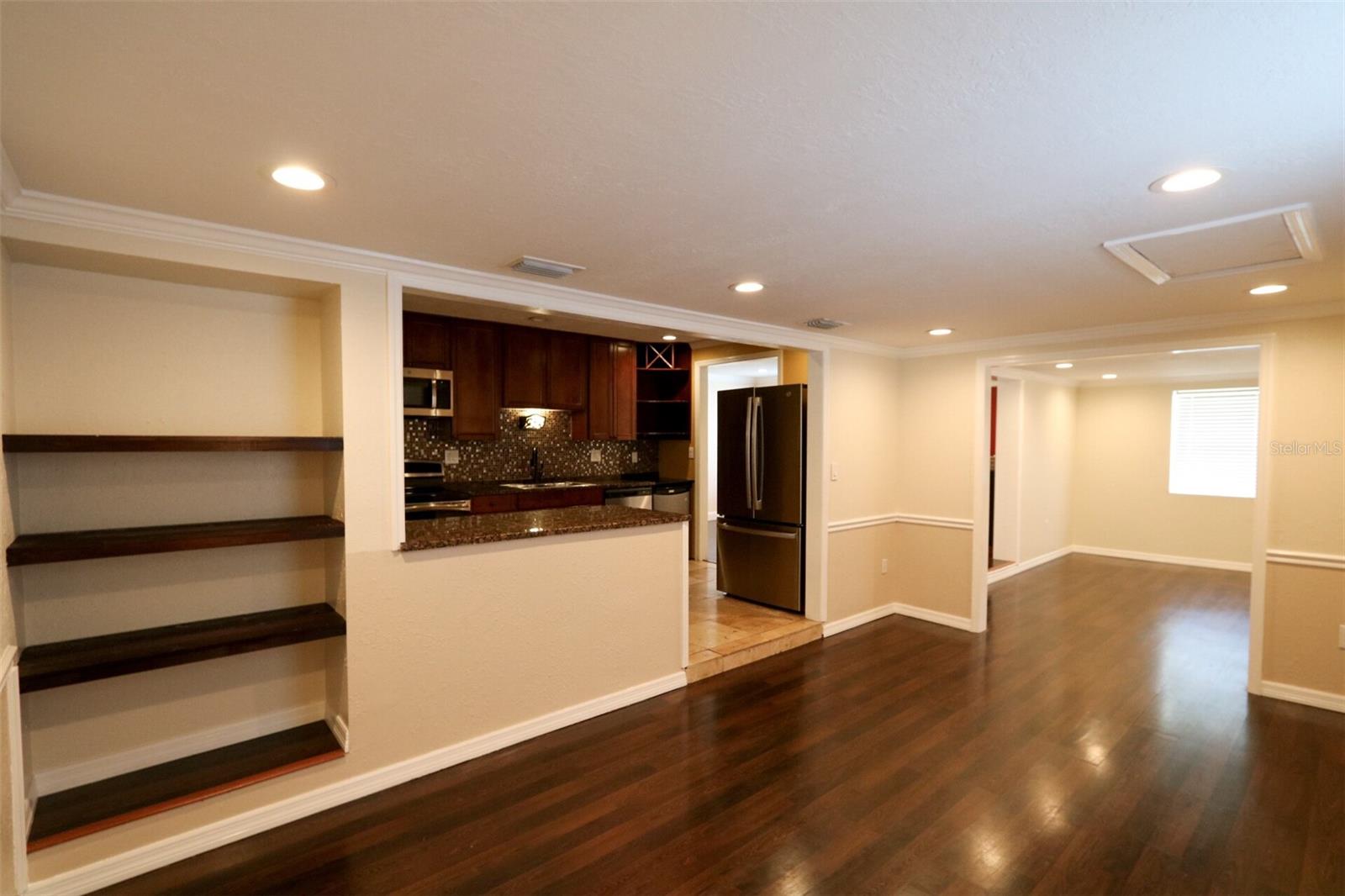 4419 W EUCLID AVE — photo 2