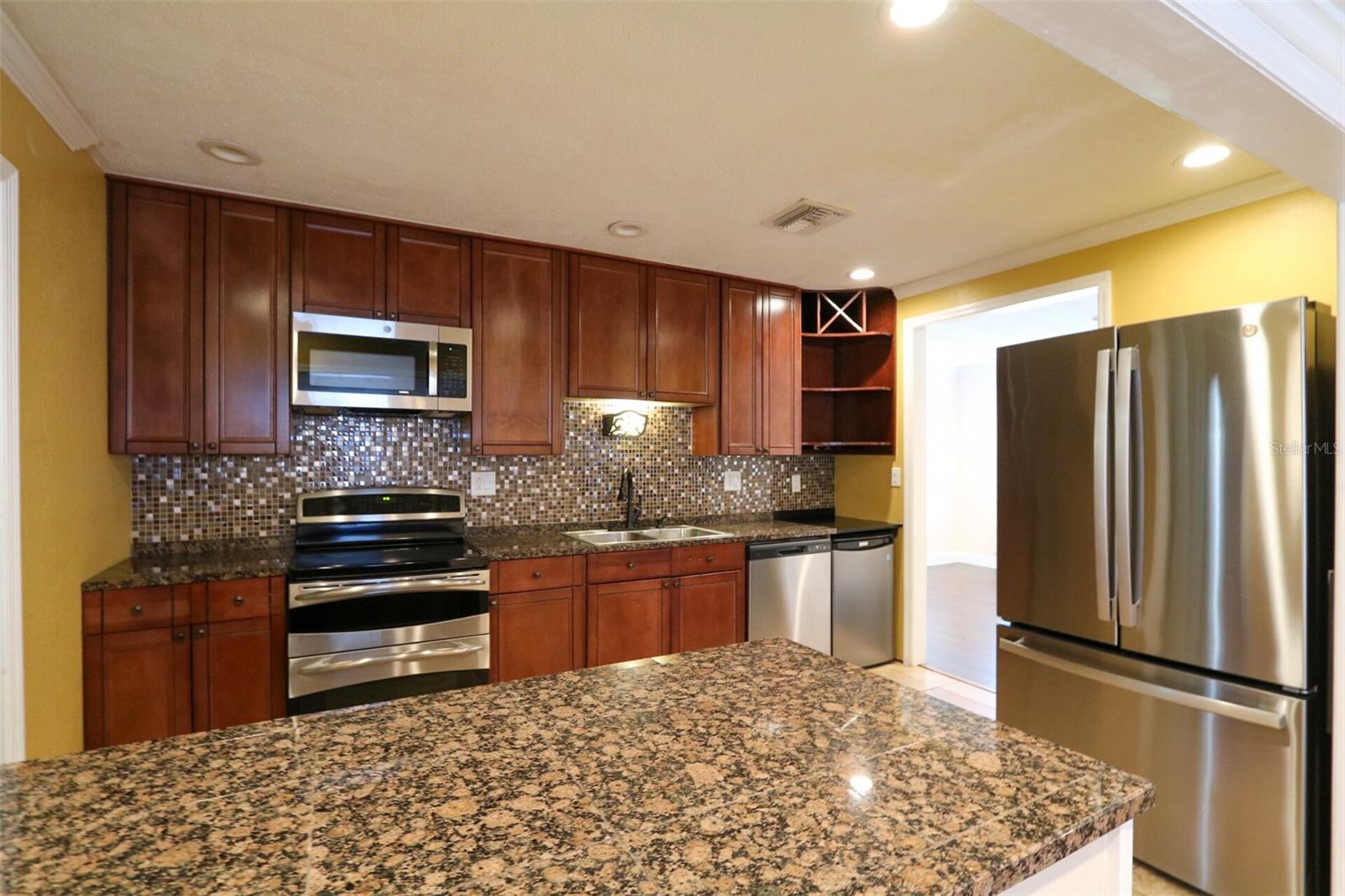 4419 W EUCLID AVE — photo 3