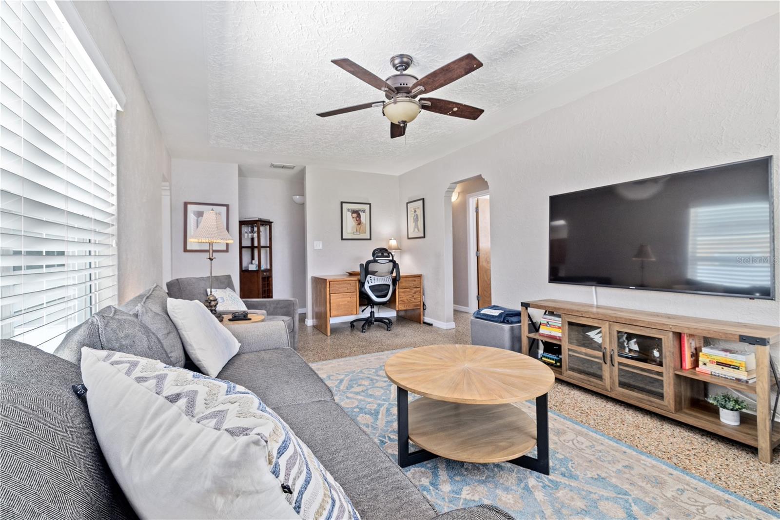 4122 W GRAY ST — photo 2
