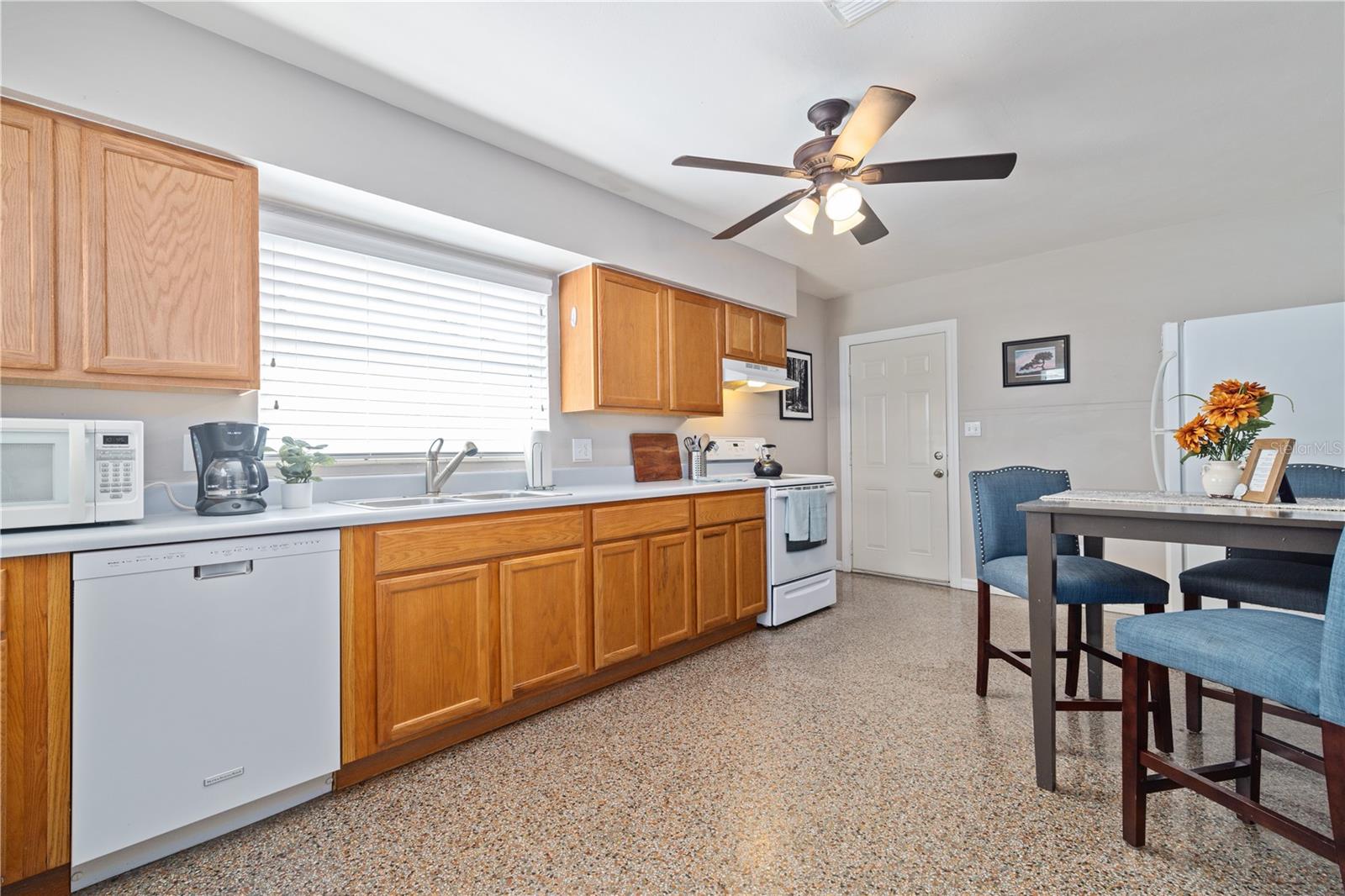 4122 W GRAY ST — photo 3
