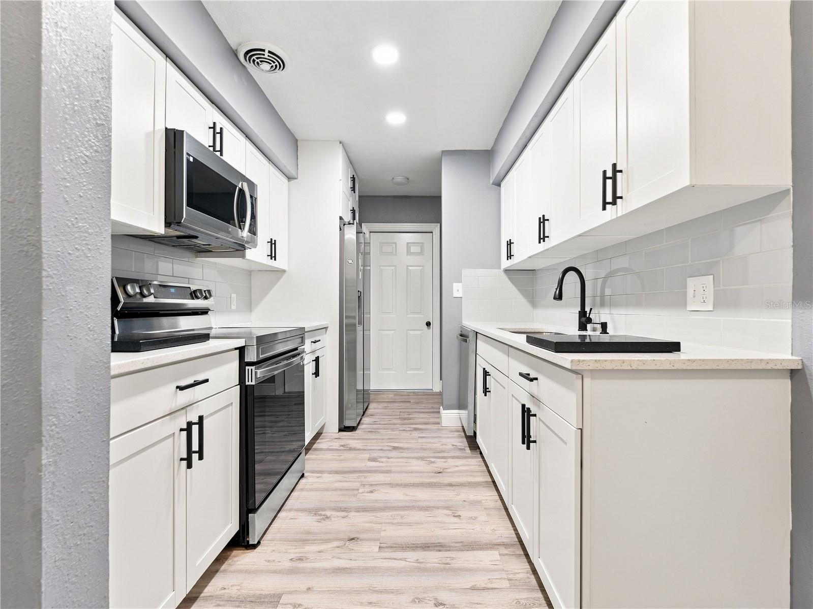 1803 E ANNONA AVE — photo 4