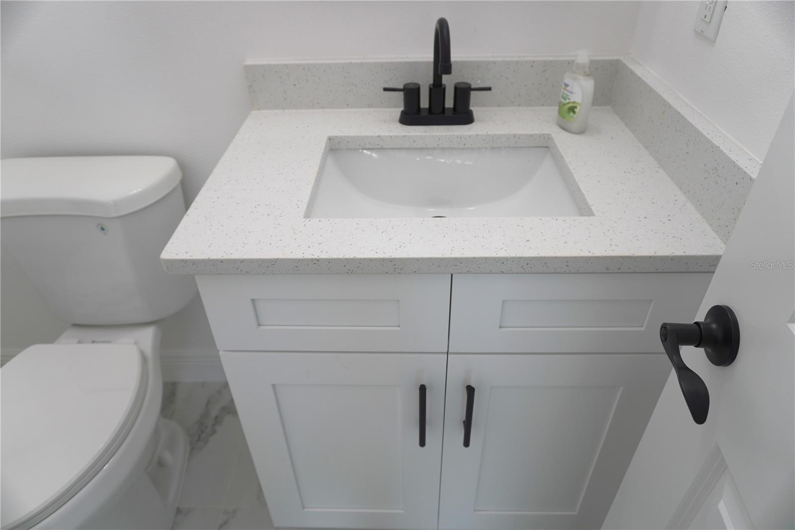8924 N ORLEANS AVE — photo 11