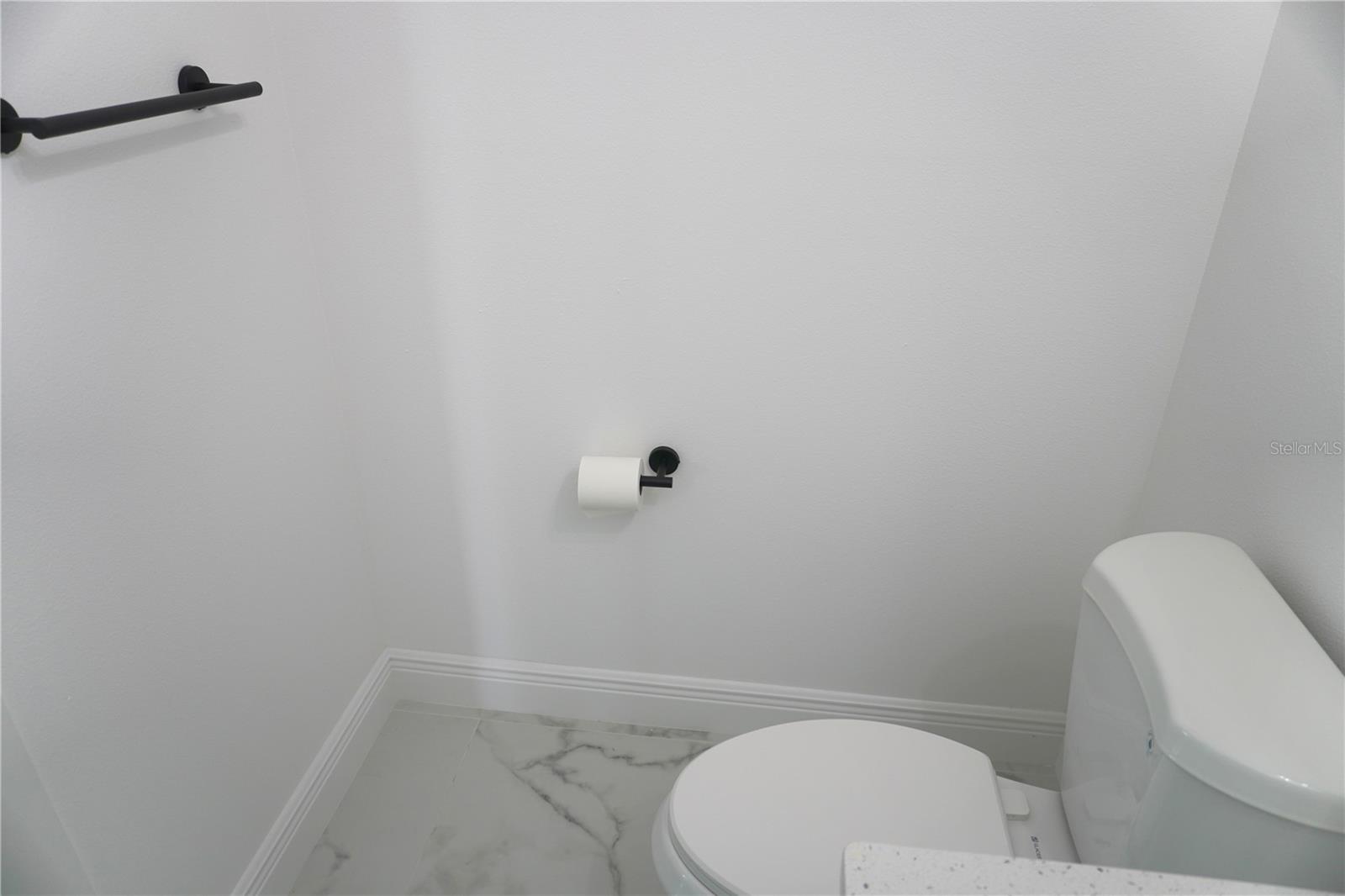 8924 N ORLEANS AVE — photo 12