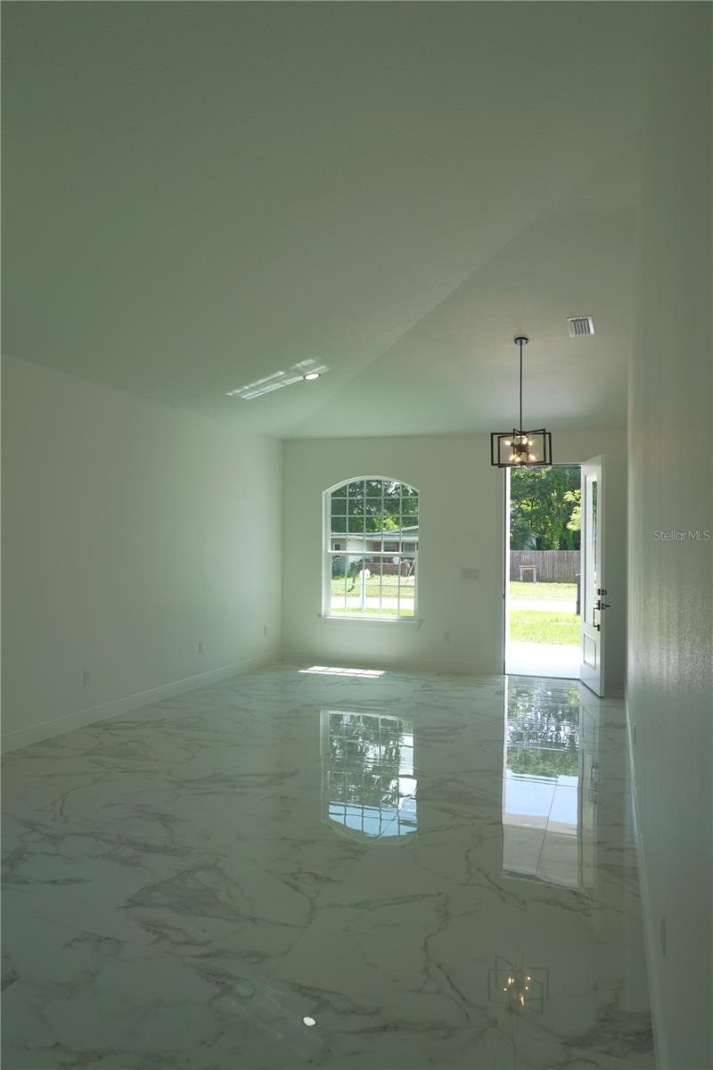 8924 N ORLEANS AVE — photo 7