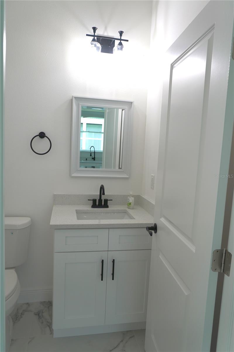 8924 N ORLEANS AVE — photo 9