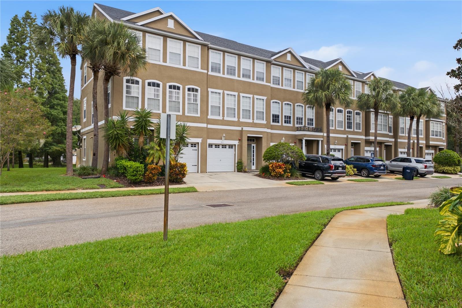 3011 POINTEVIEW DR