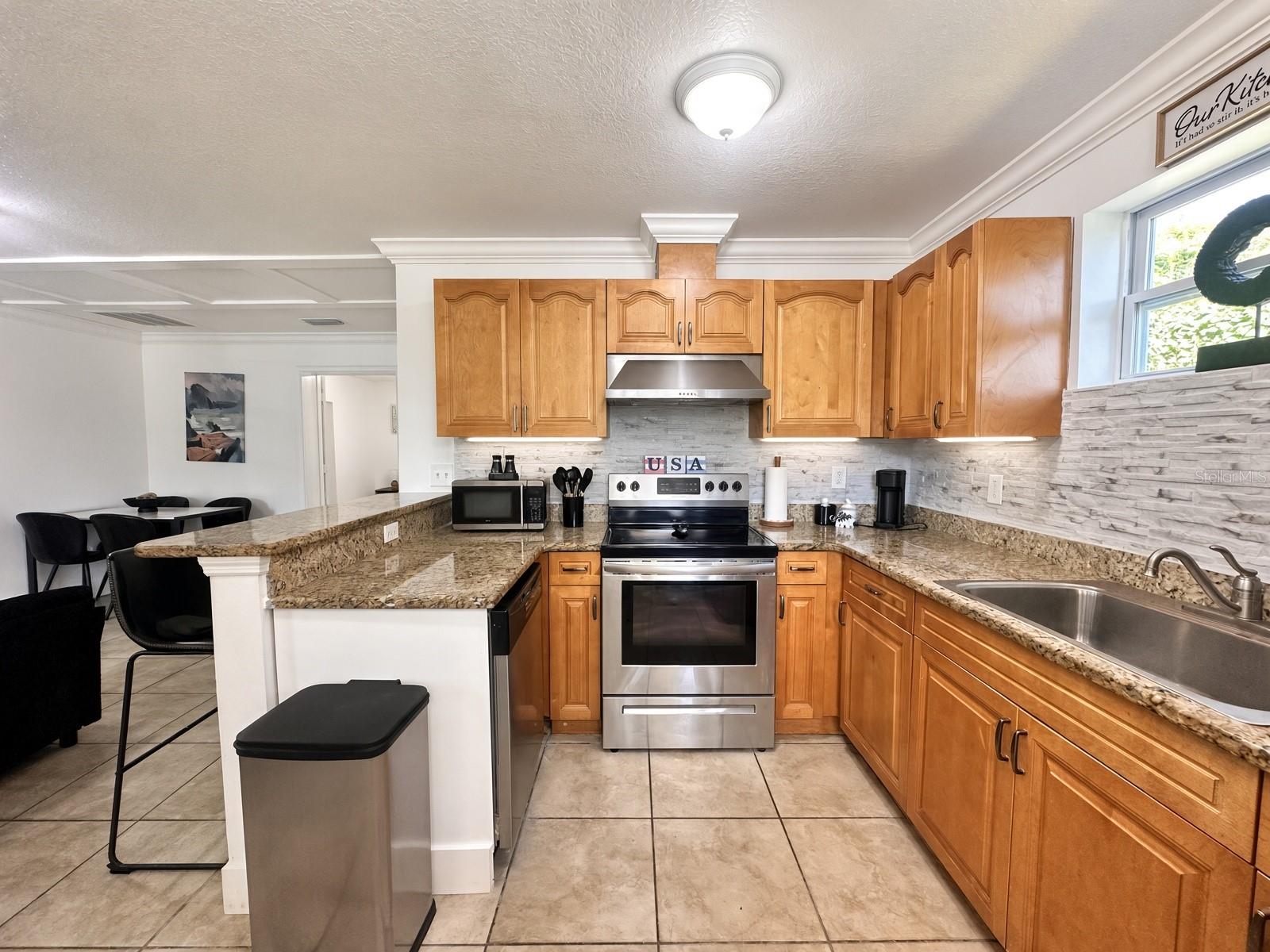 6508 N GLEN AVE — photo 3