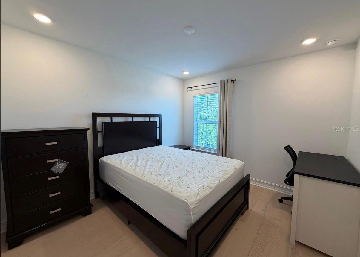 1523 W CHESTNUT ST — photo 11