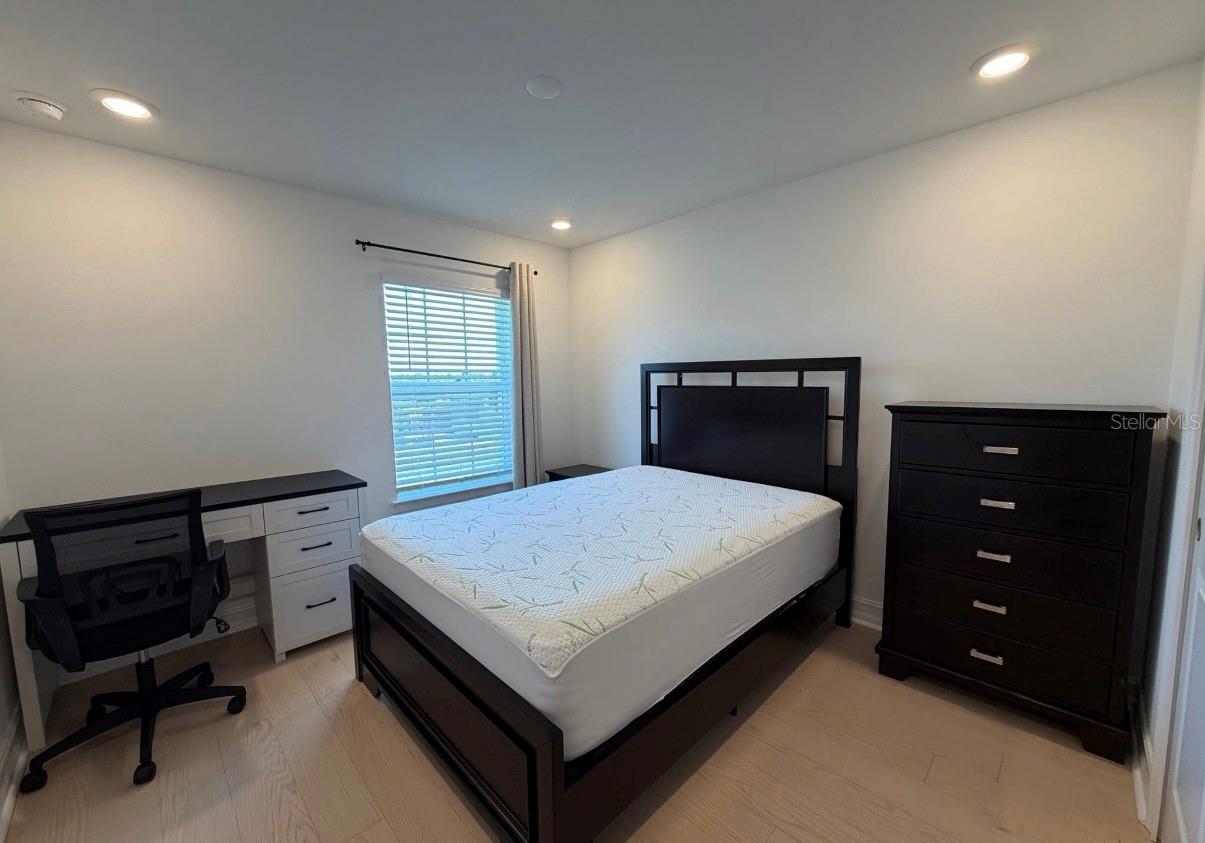1523 W CHESTNUT ST — photo 12