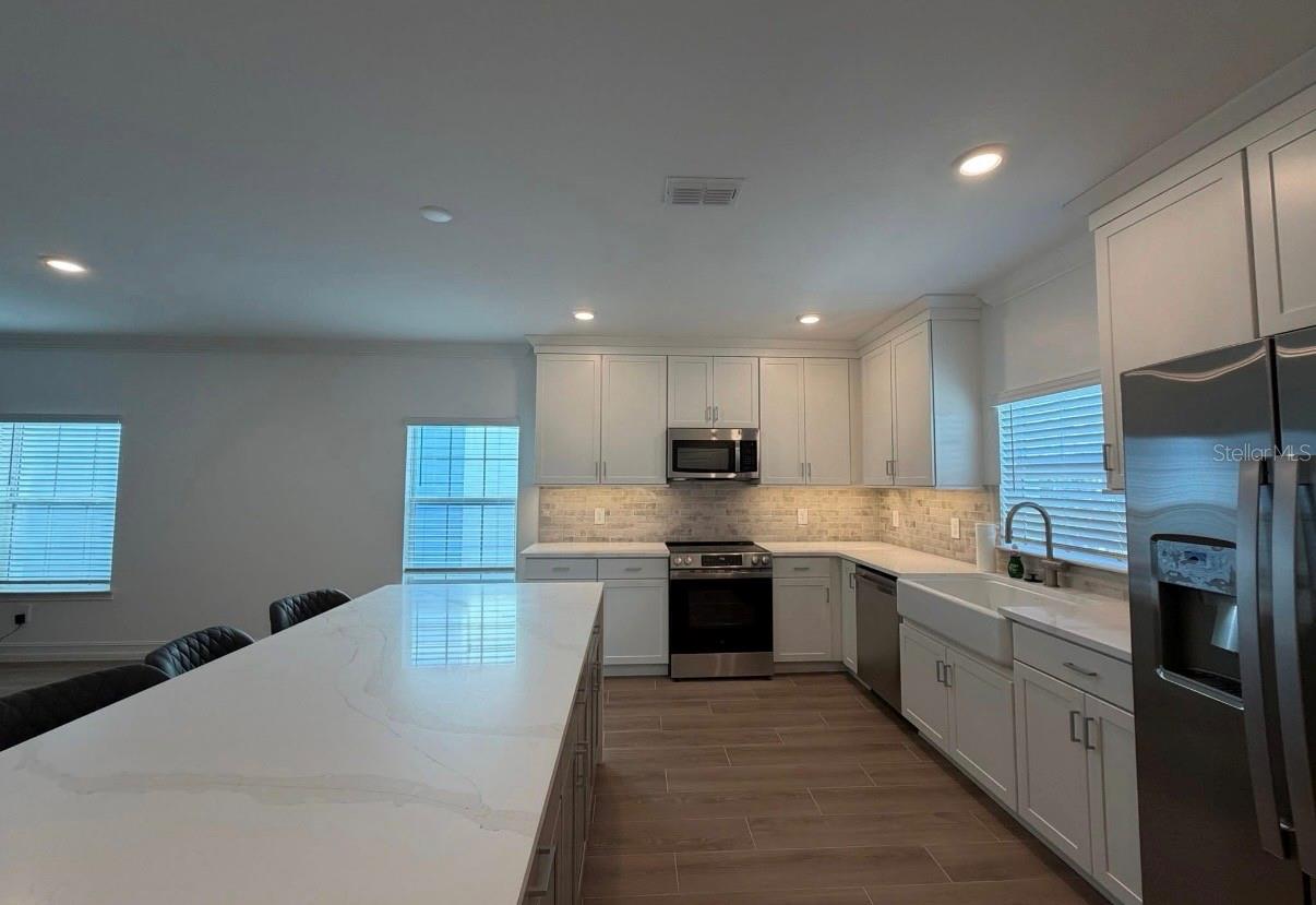 1523 W CHESTNUT ST — photo 3