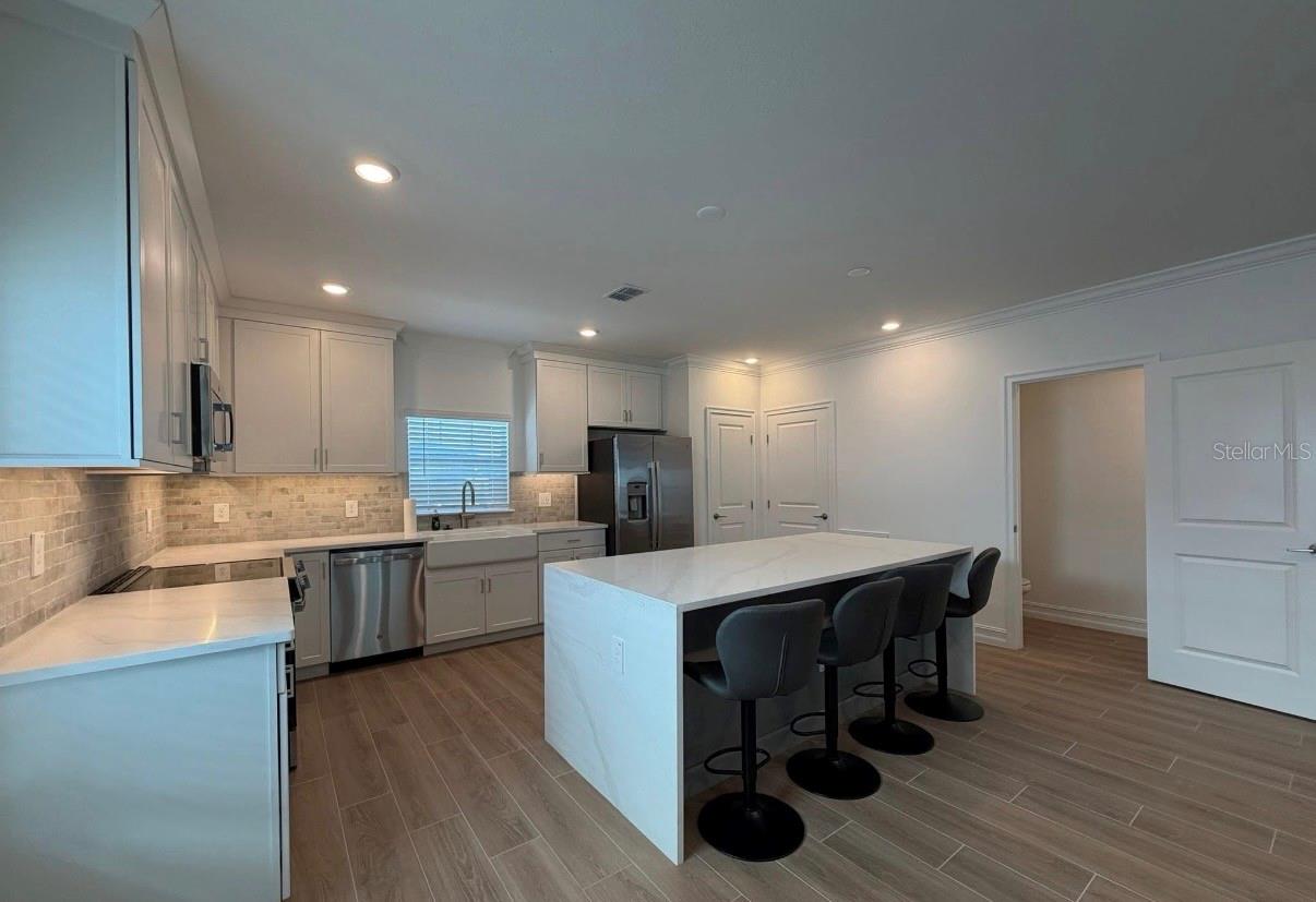 1523 W CHESTNUT ST — photo 4