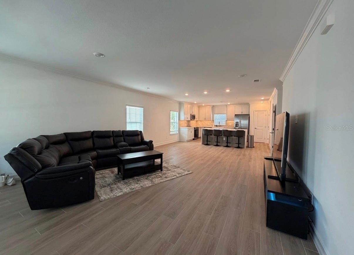 1523 W CHESTNUT ST — photo 5