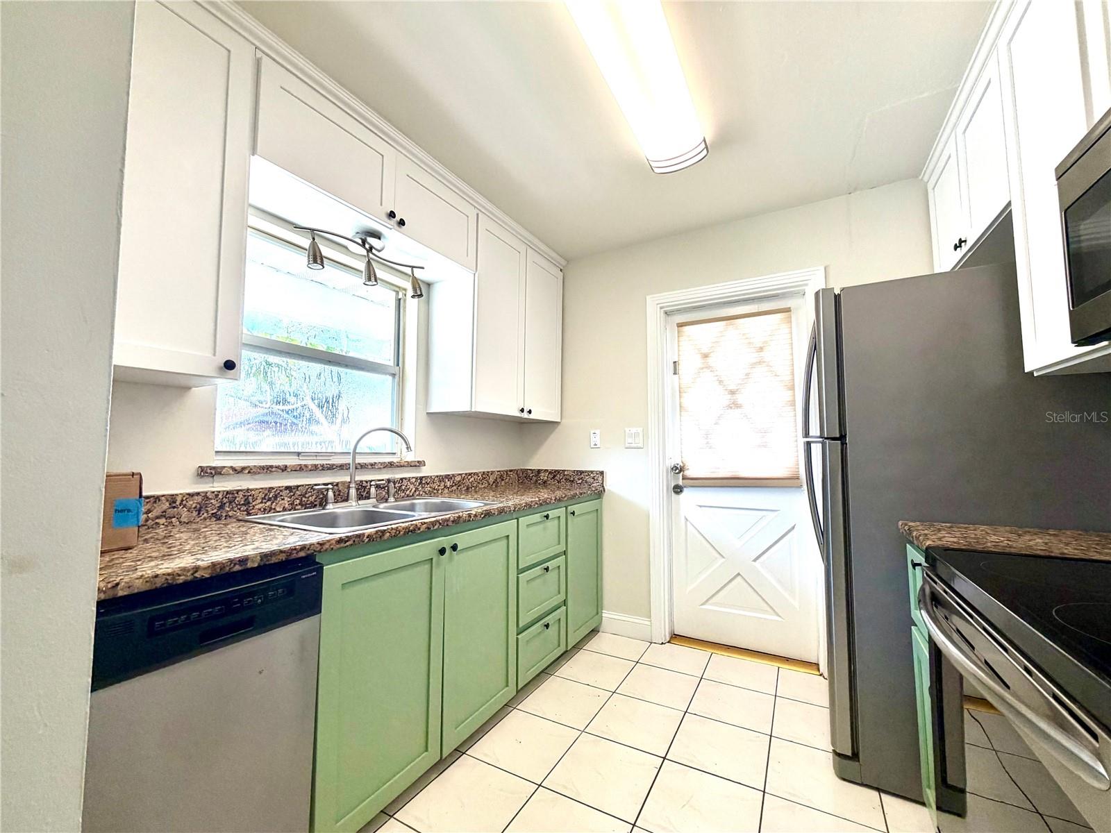 2119 W HENRY AVE — photo 5