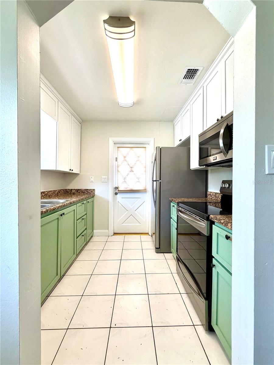 2119 W HENRY AVE — photo 7
