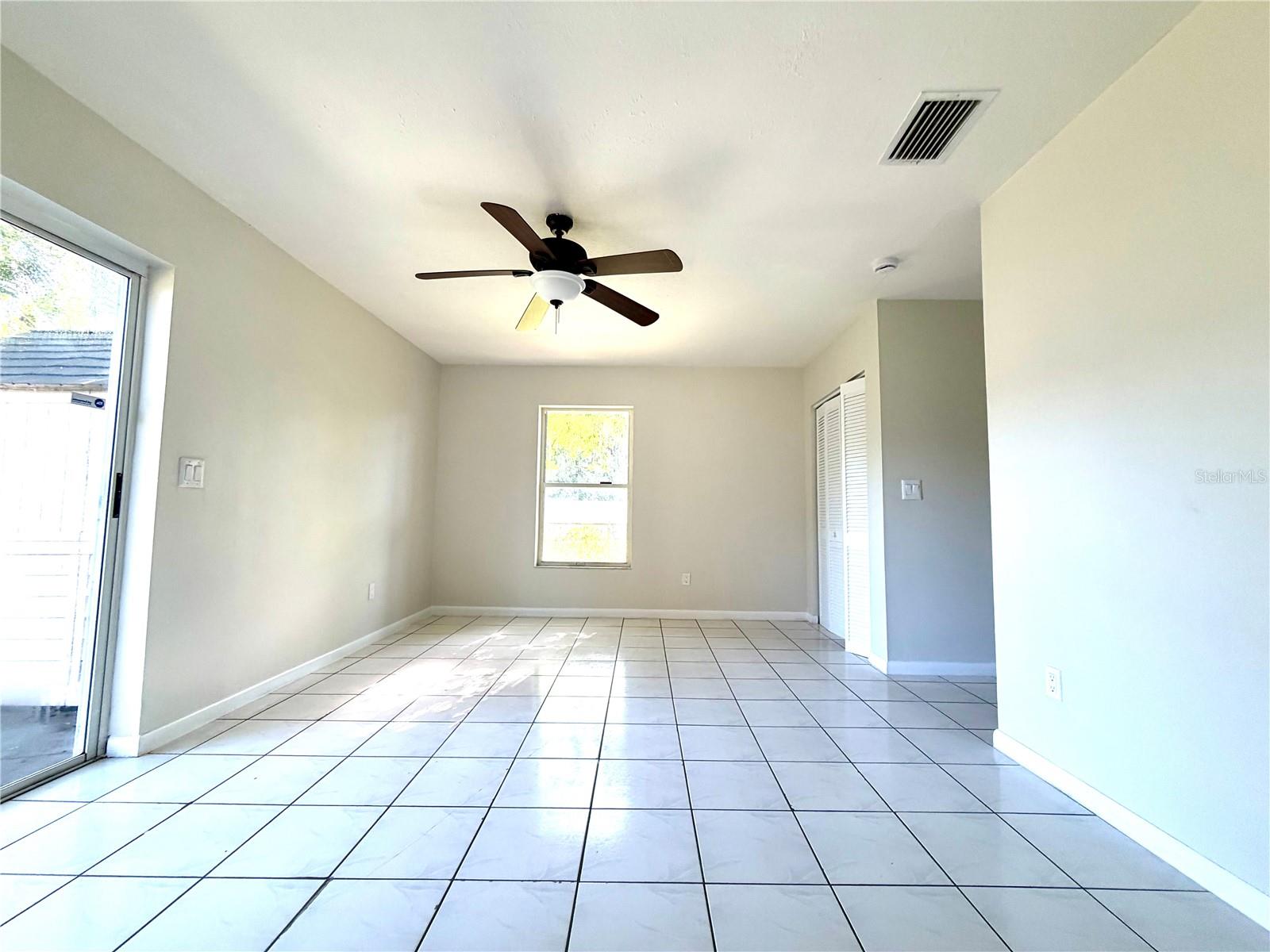 2119 W HENRY AVE — photo 9
