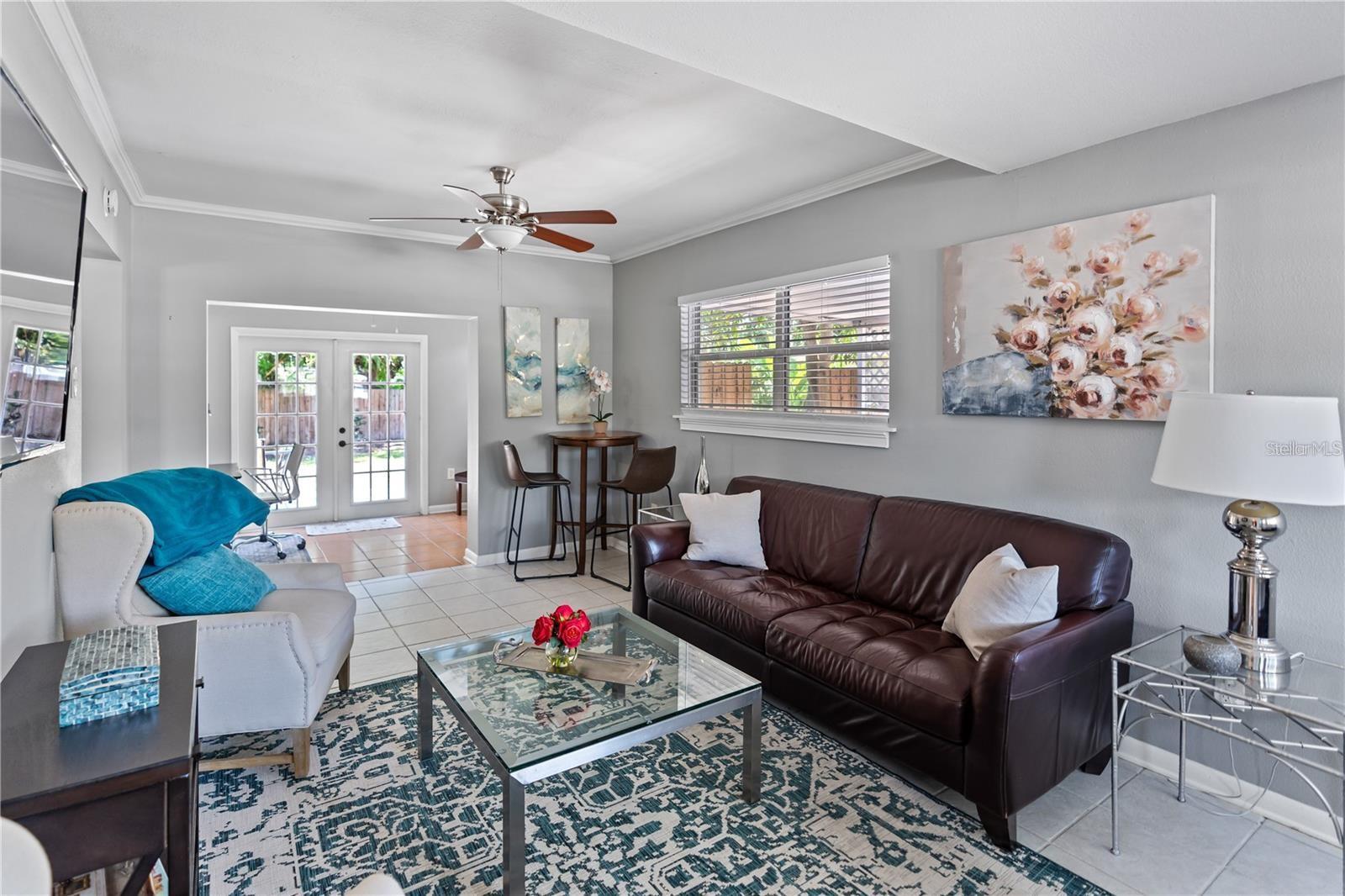 3005 W HELEN AVE — photo 2