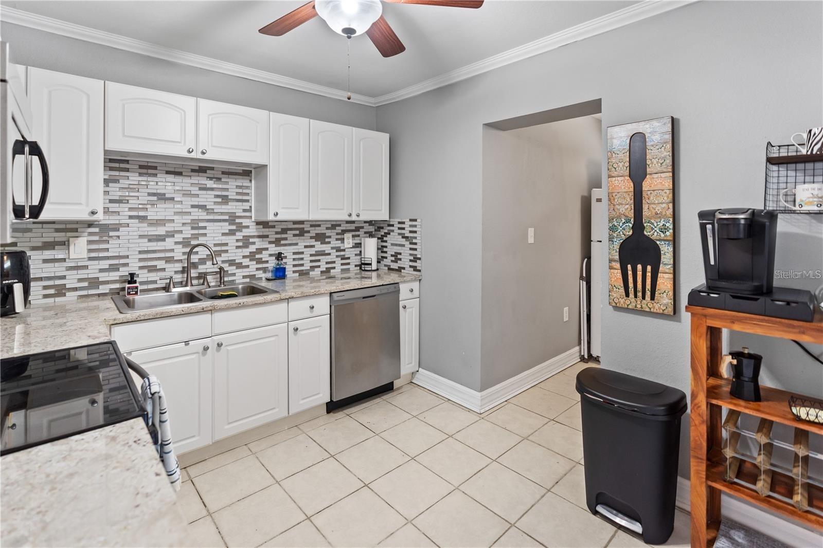 3005 W HELEN AVE — photo 11