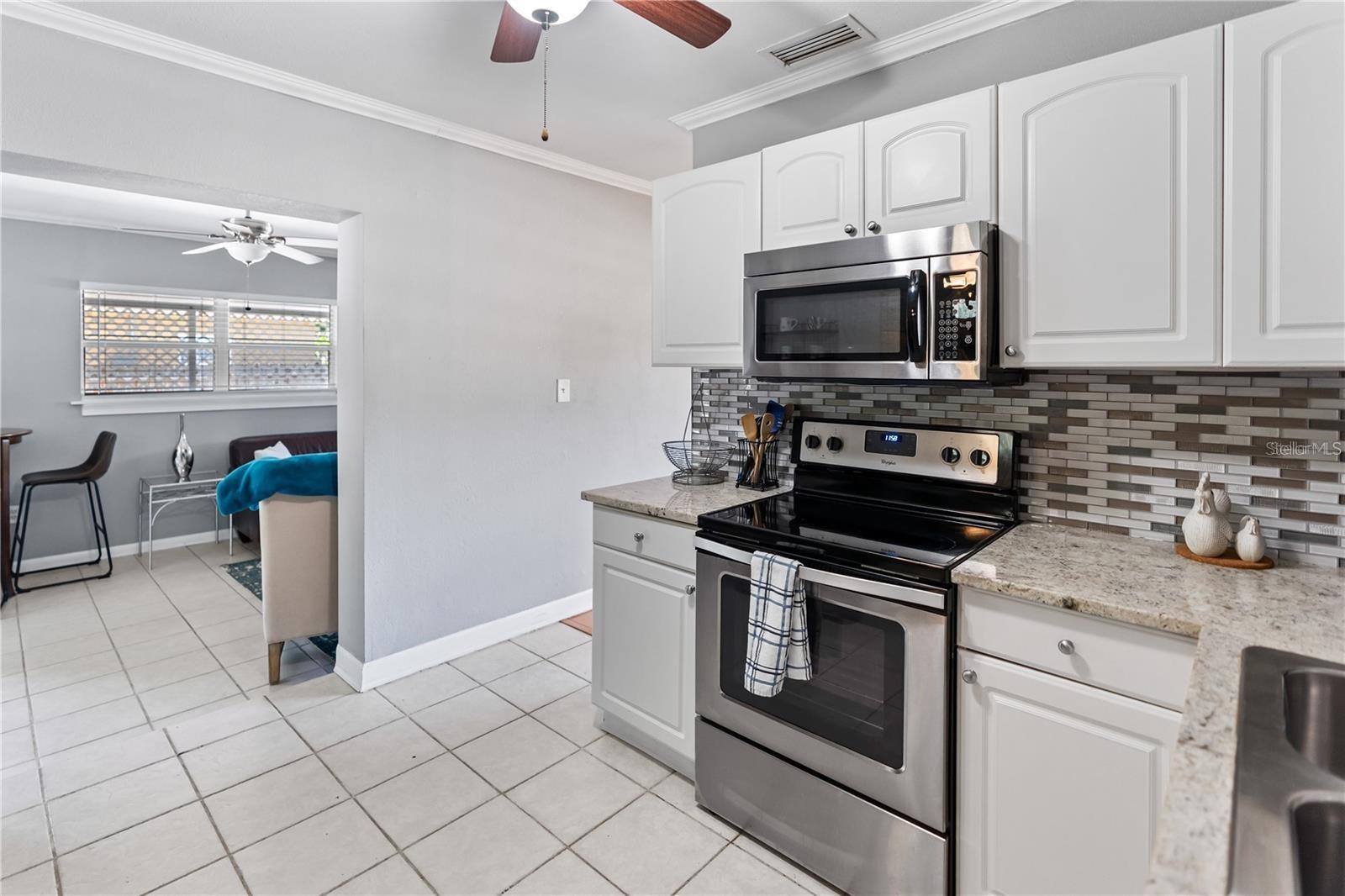 3005 W HELEN AVE — photo 12