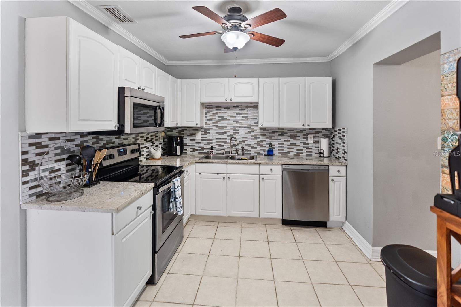 3005 W HELEN AVE — photo 10