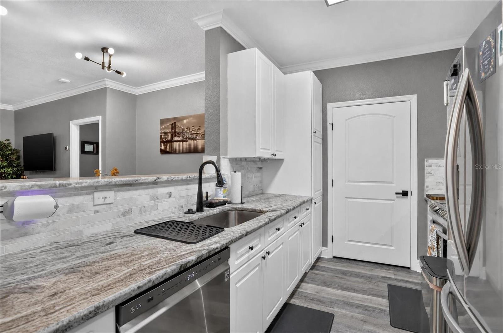 4221 W SPRUCE ST #2215 — photo 2