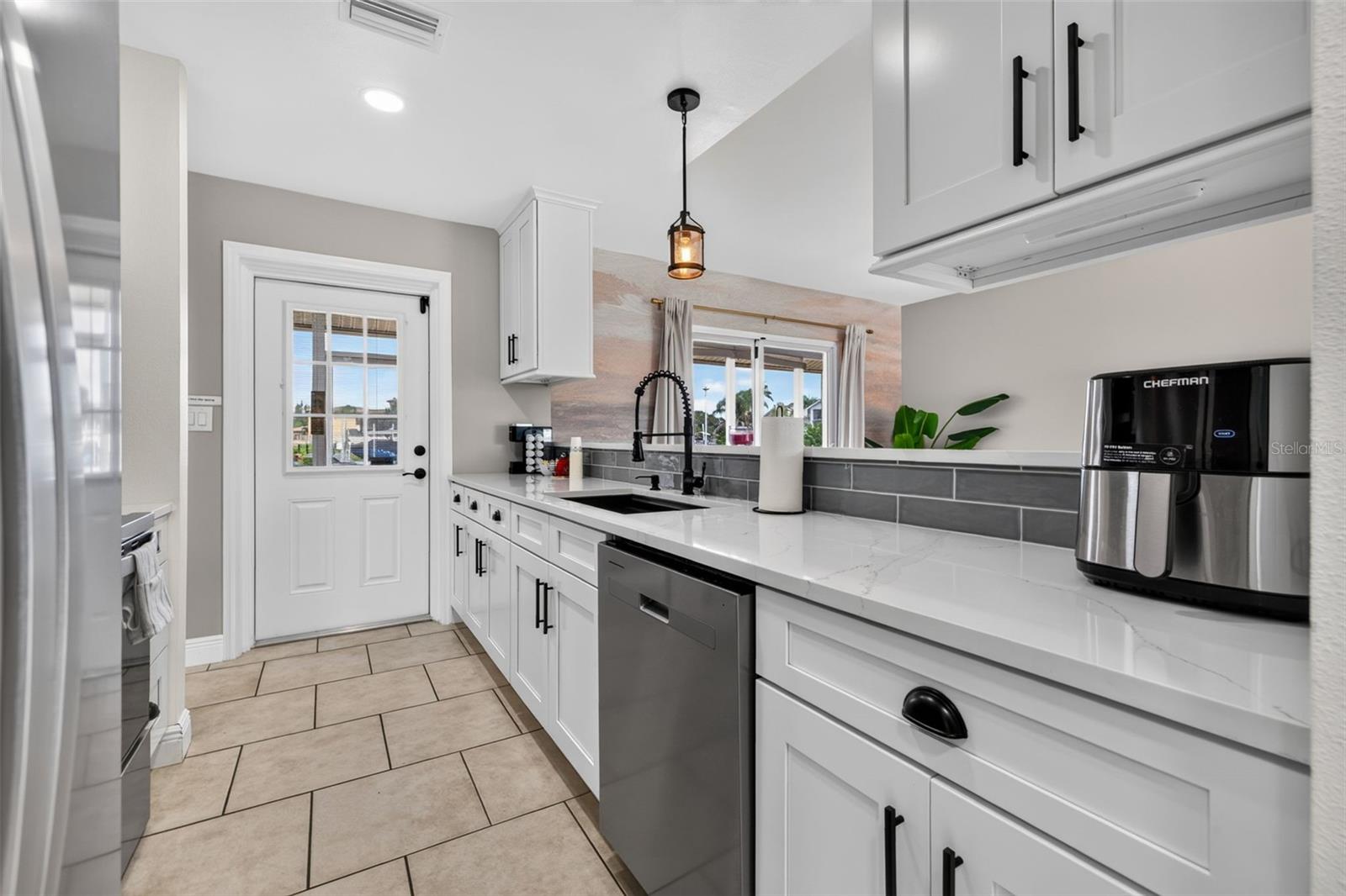 8727 BAY CREST LN — photo 9