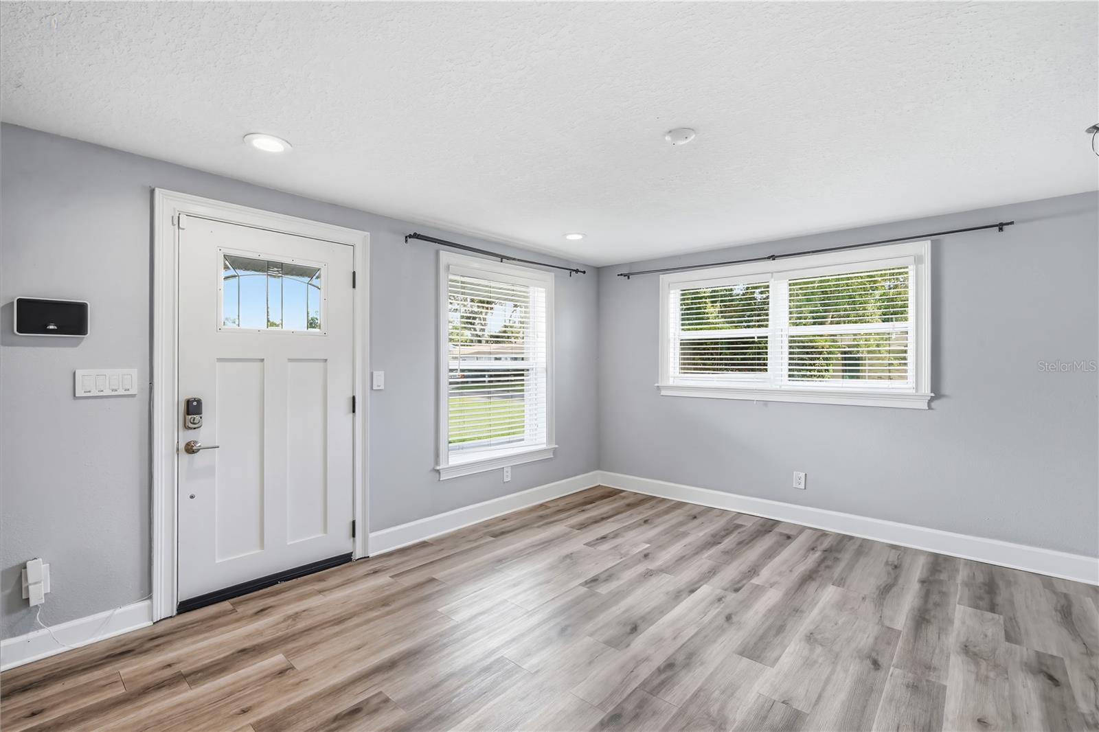 2707 W KENMORE AVE — photo 4