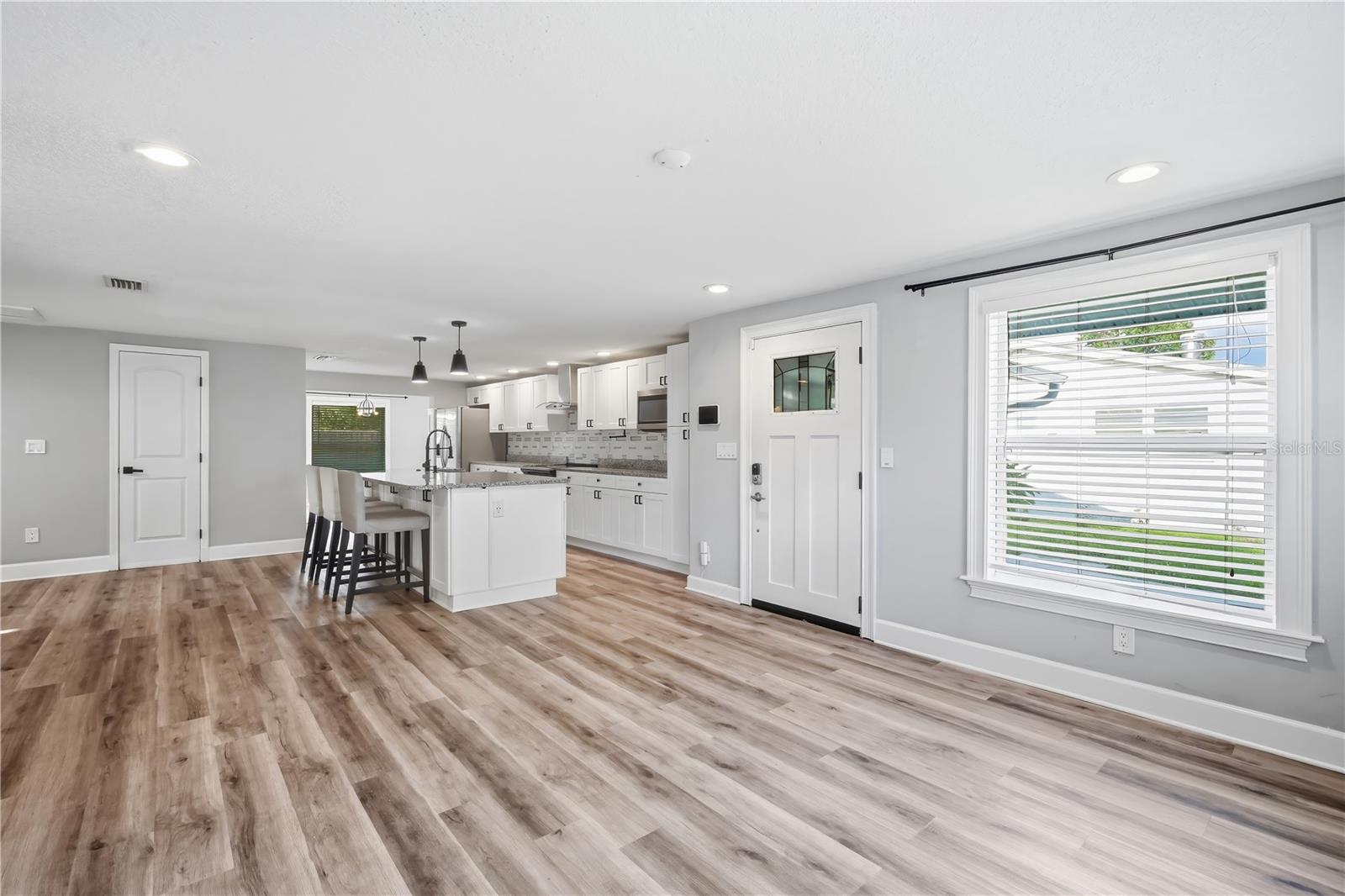 2707 W KENMORE AVE — photo 5