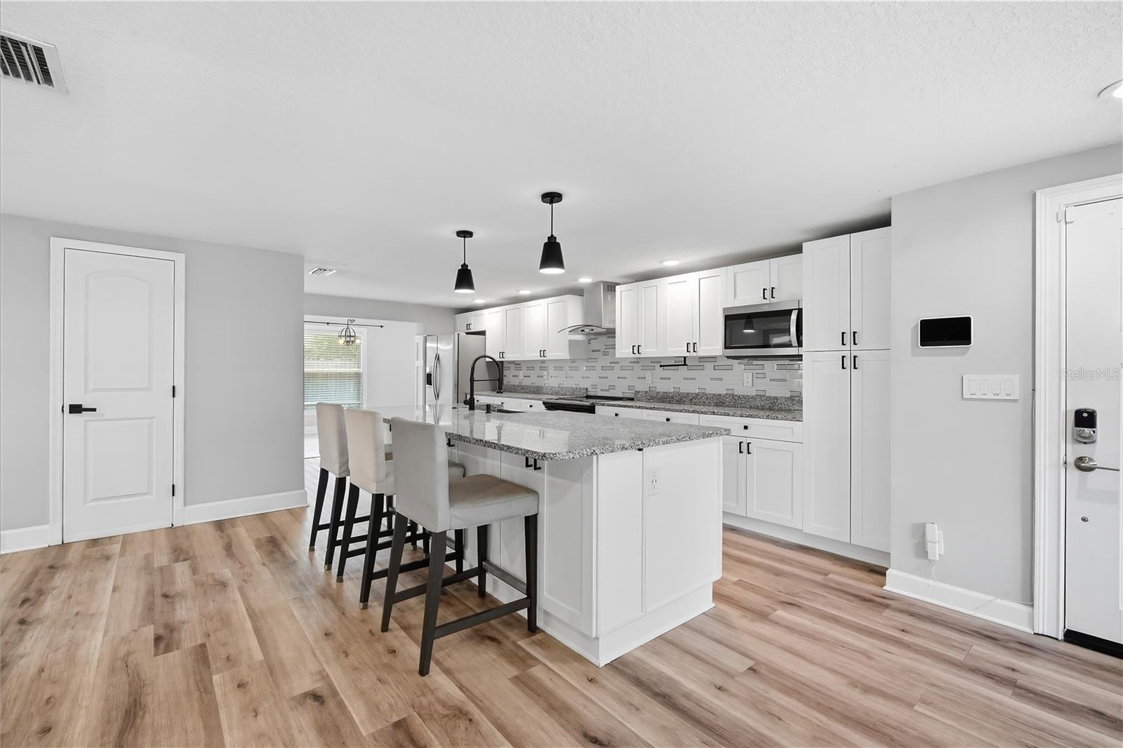 2707 W KENMORE AVE — photo 8