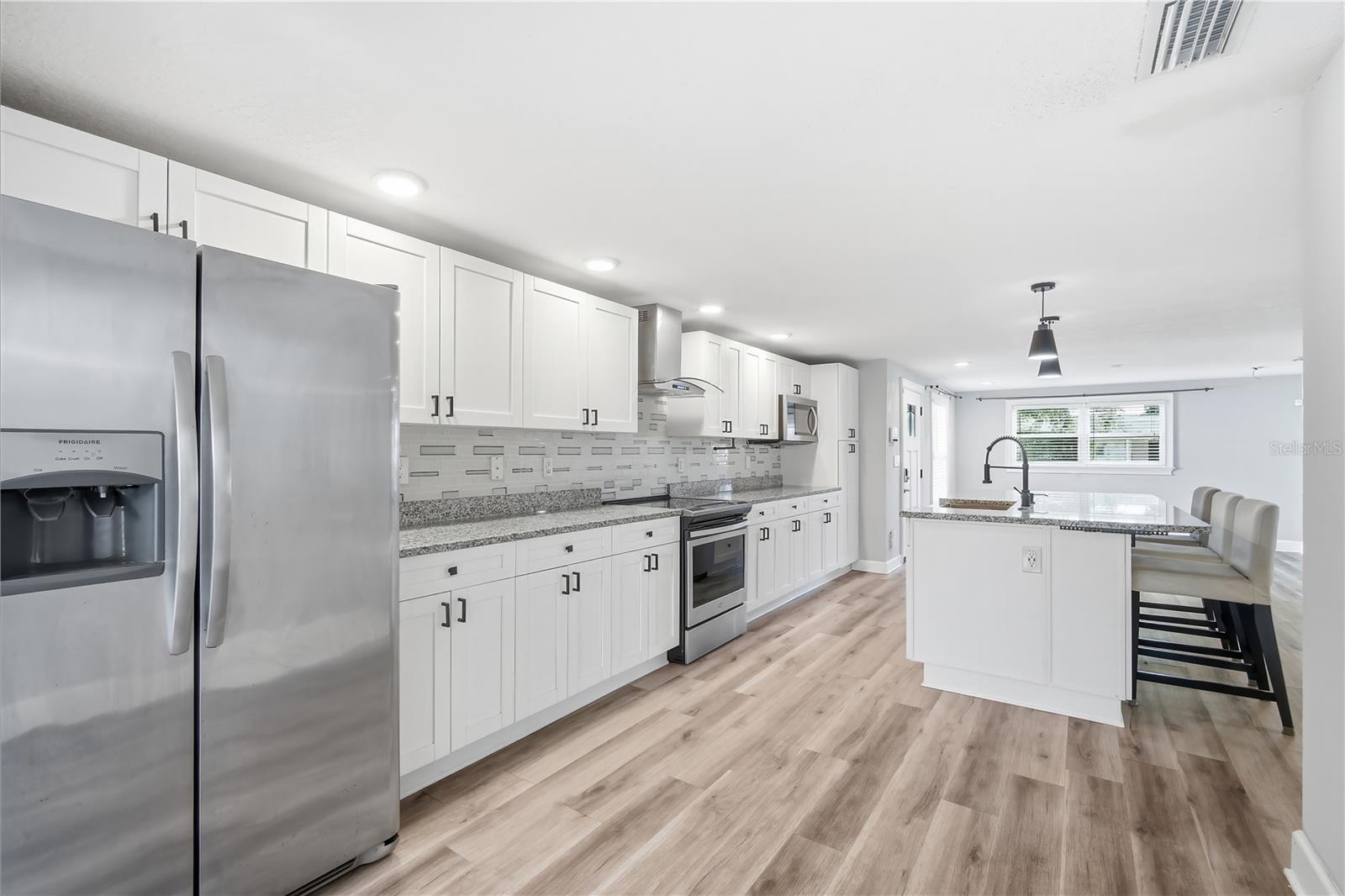2707 W KENMORE AVE — photo 10