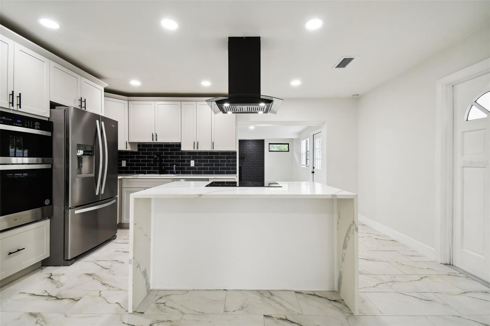 4910 N DARBY AVE — photo 8