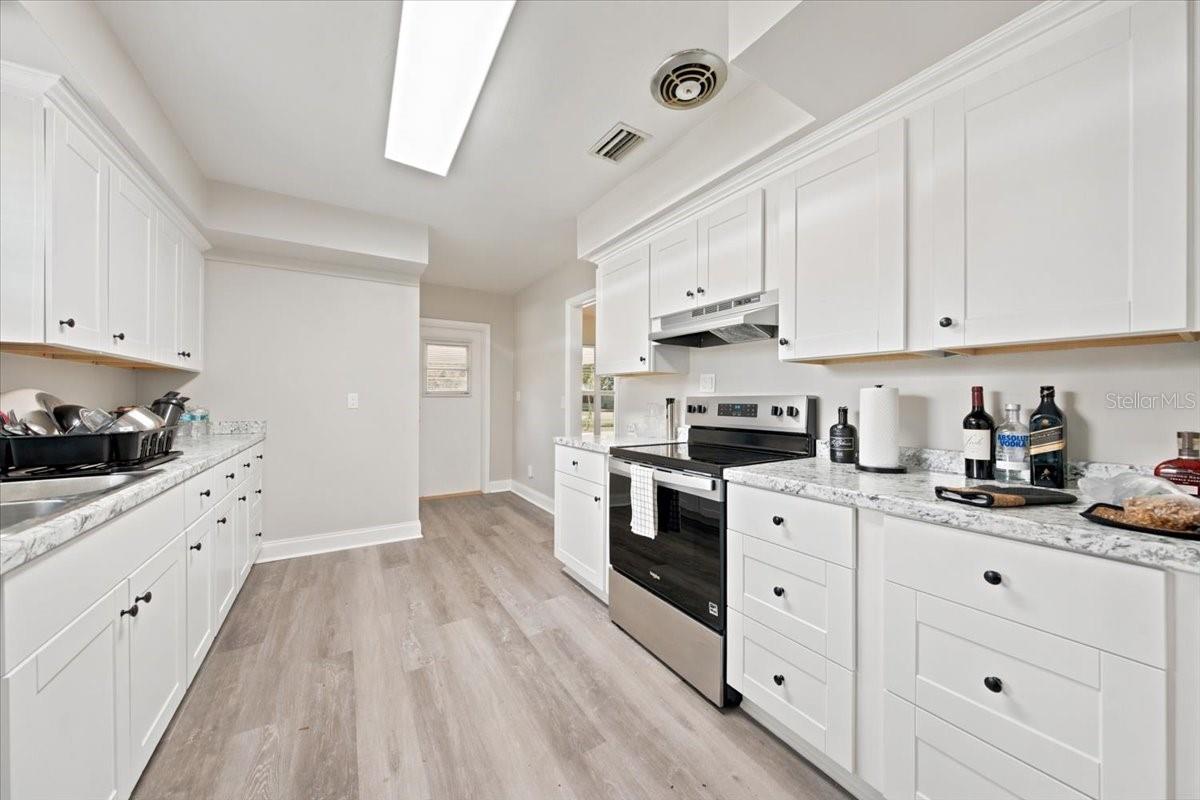 3002 W MARLIN AVE — photo 9
